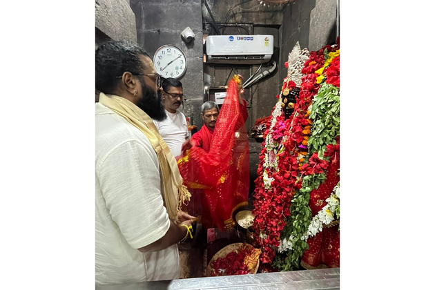 Rishab Shetty visits Mundeshwari temple in Bihar after 'Kantara: Chapter 1' success