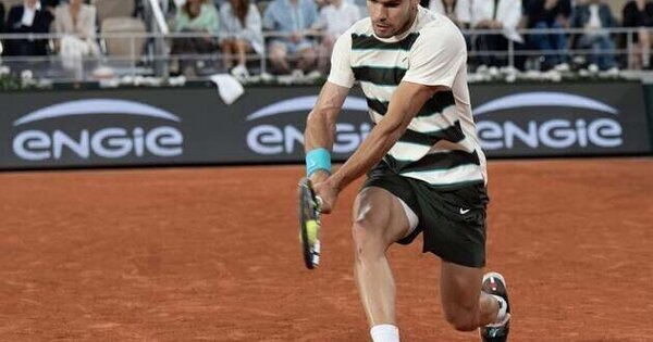 Carlos Alcaraz, Jannik Sinner reach Monte Carlo semis