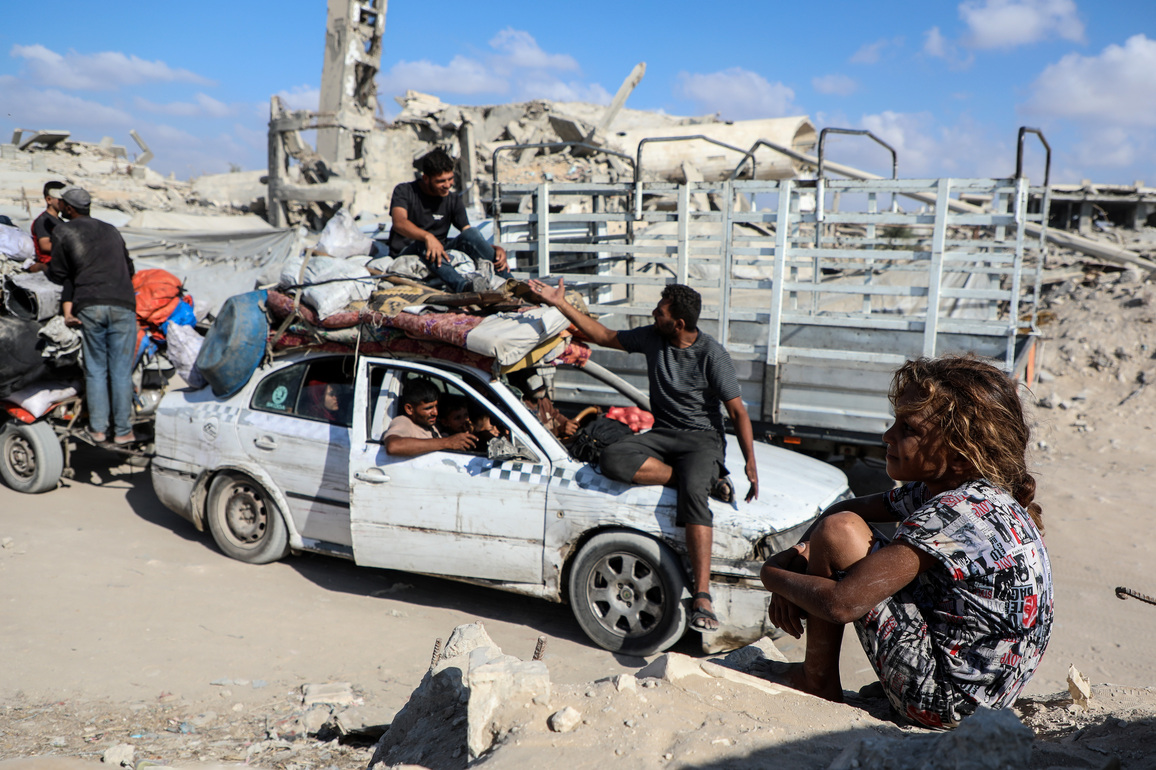 MIDEAST-GAZA-PALESTINIAN-FLEEING