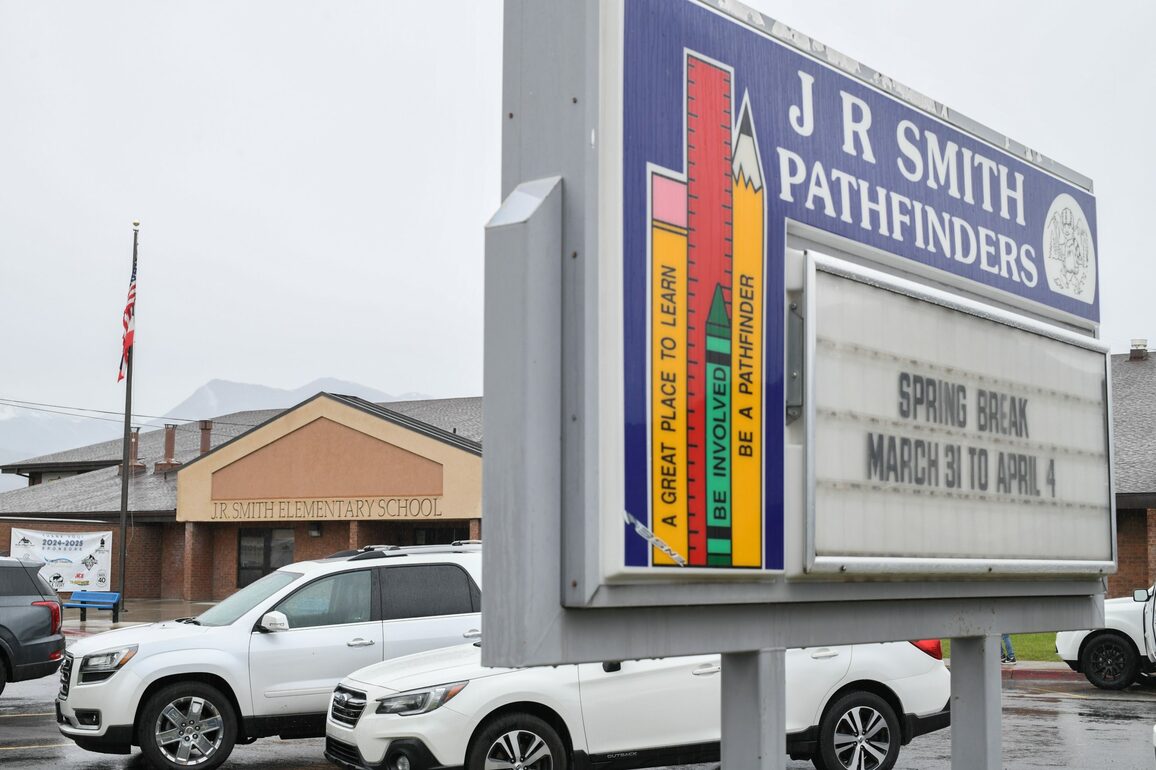 Wasatch County teacher allowed to post prayer chain flyer after legal controversy - Park Record