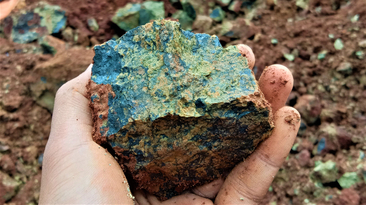 High grade ore of nickel in peridotite ultramafic rocks.Photo: Nanang Sugi / Shutterstock