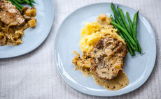Pork chop with apple and mushroom sauce