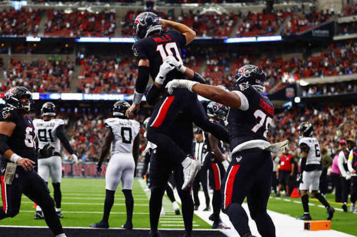 Davis Mills, Texans stage stunning fourth quarter comeback win
