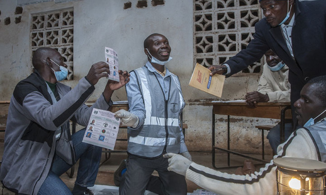 Malawi opposition leader heading for election win: media Malawi opposition leader heading for election win: media