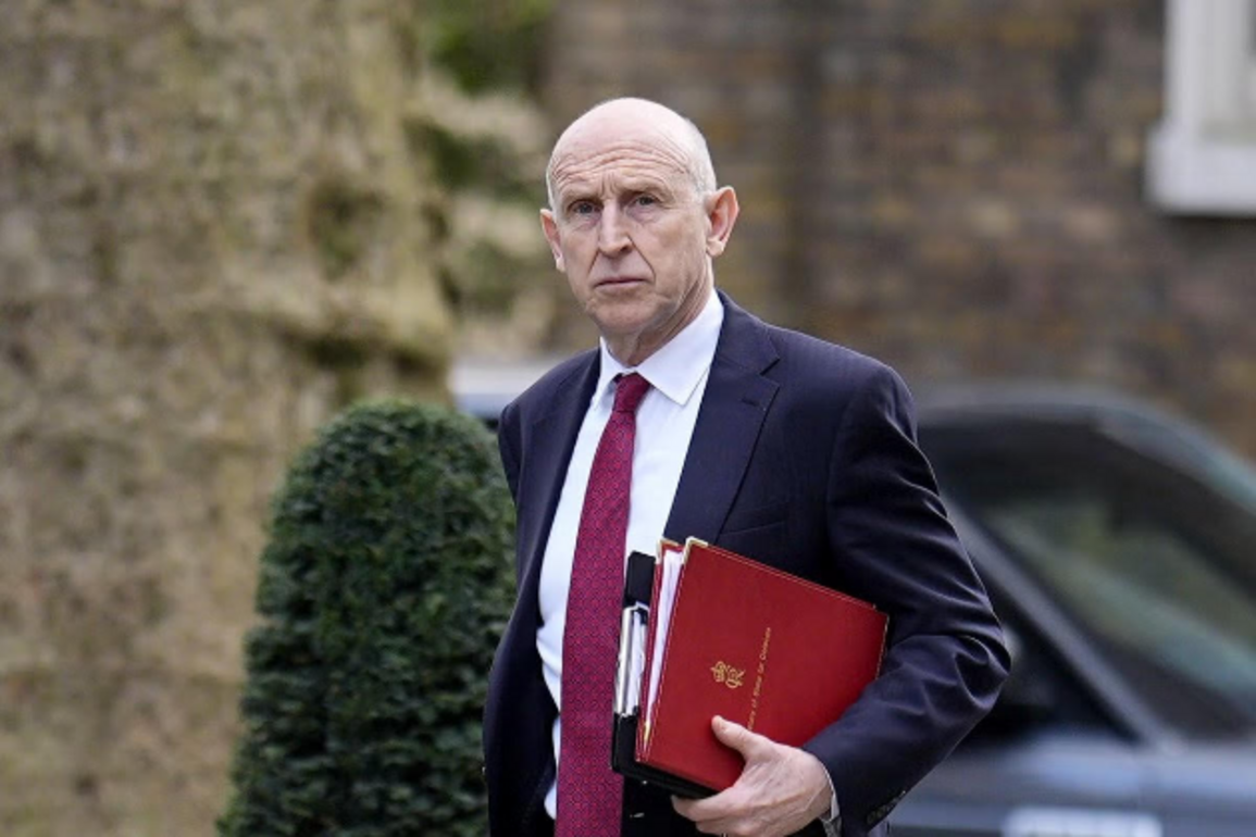 Resignation of UK defense minister adds to pressure on Starmer 