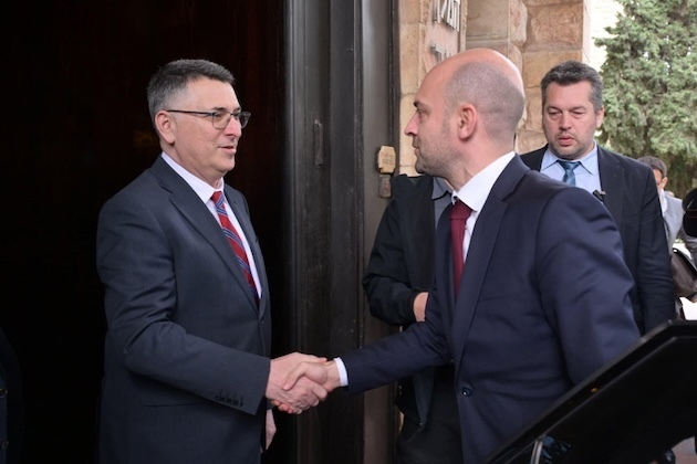 France's FM meets with Israeli counterpart to discuss Lebanon conflict