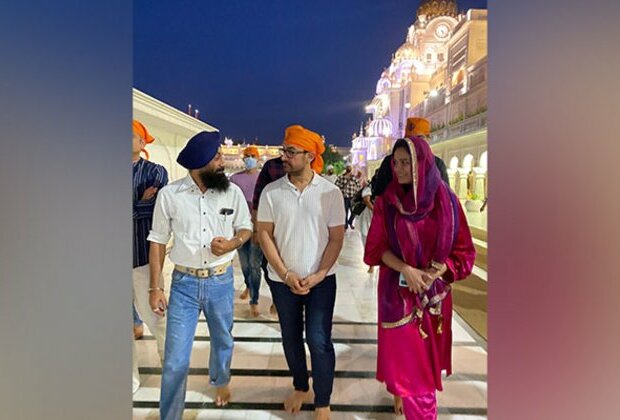 Aamir Khan seeks blessings at Golden Temple ahead of 'Laal Singh Chaddha' release