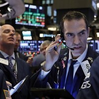 Wall Street ends mixed Thursday, tech sector shunned