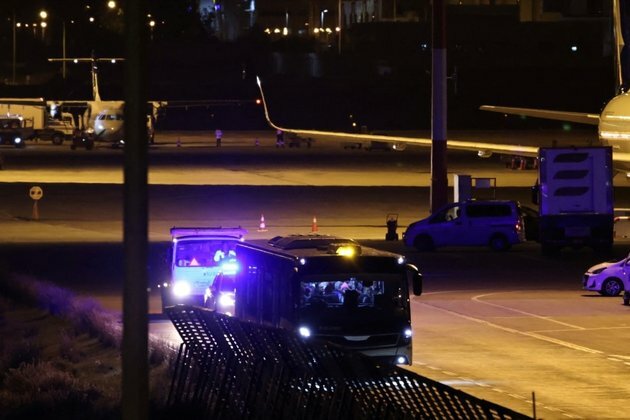 Greek Police Search Ryanair Passenger Plane Over Bomb Threat