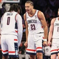 Top 25 basketball roundup: No. 5 UConn rolls past No. 13 Illinois