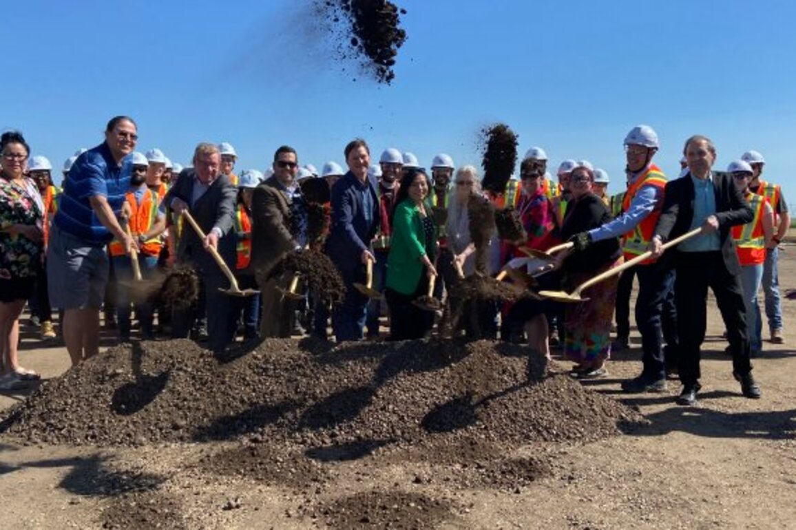 Crews break ground on Edmontons Capital Line south LRT extension