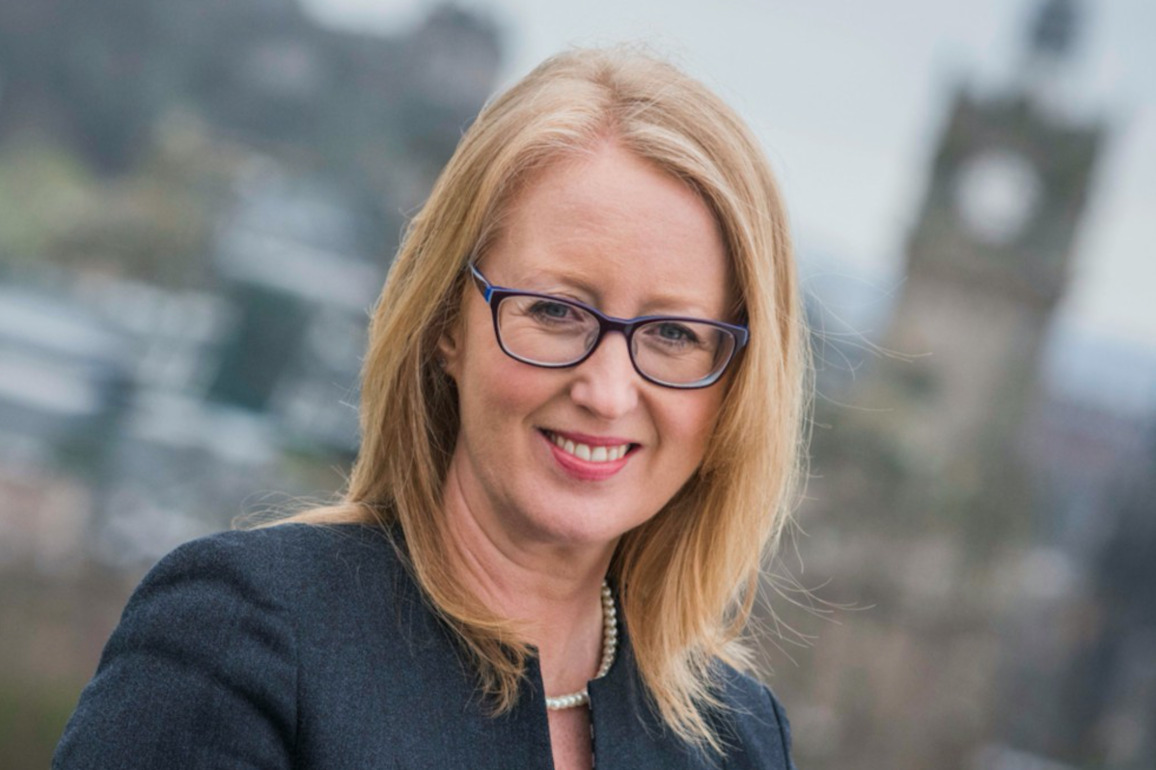 Financial services firms choose Scotland as UK falls  Daily Business