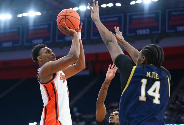 Syracuse overcomes 17-point deficit to down Notre Dame