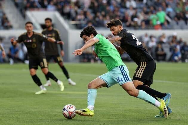 LAFC edge Sounders 1-0 on late goal, halt 3-game slide