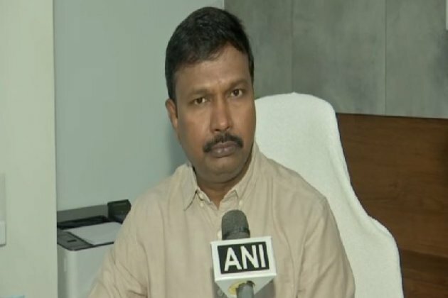 Telangana: Woman returned from abroad tests COVID-19 positive, 'Omicron' not confirmed yet