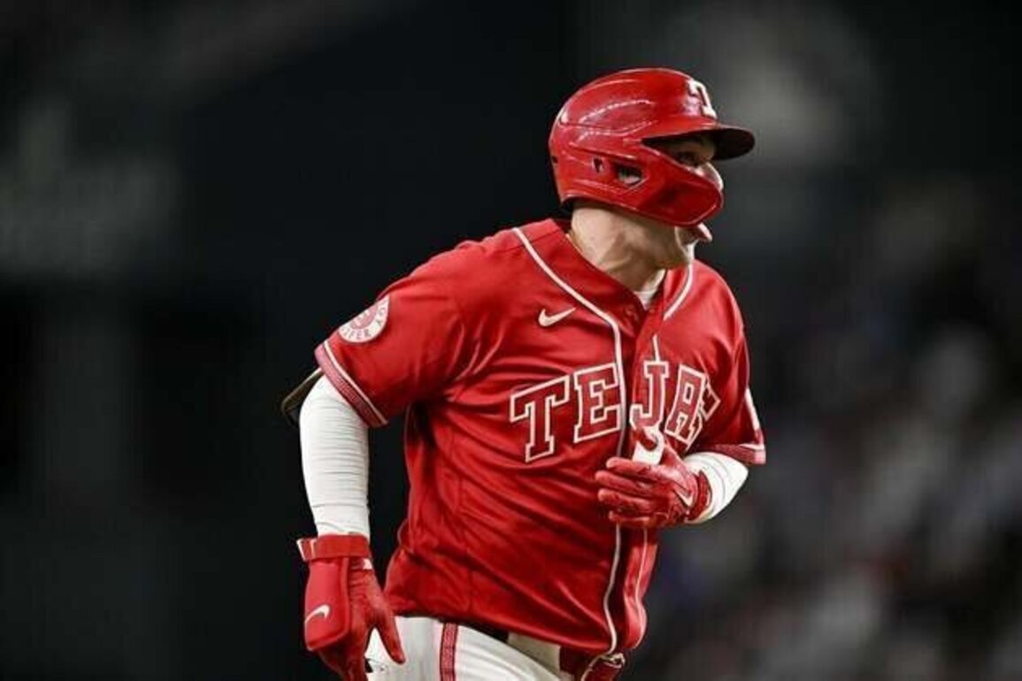 Behind Joc Pederson, red-hot Rangers seek sweep of Cards