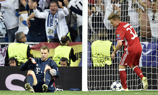 Bayern's Neuer out for season with foot fracture Bayern's Neuer out for season with foot fracture
