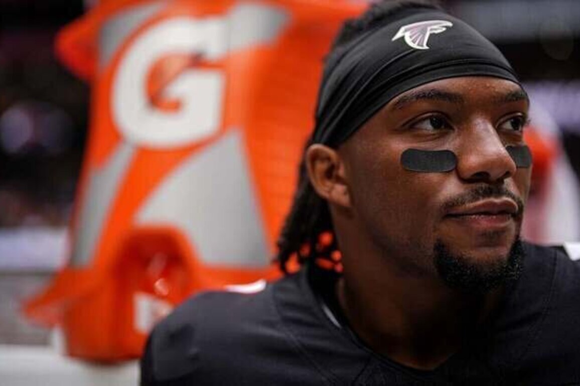 Falcons' locker room avoiding outside noise after Panthers loss