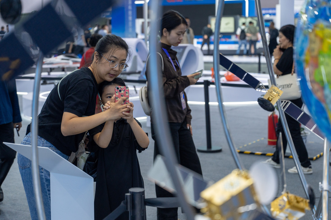 CHINA-SICHUAN-MIANYANG-HIGH-TECH EXPO-EXHIBITS (CN)