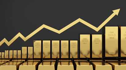 Gold hits record highs amid uncertainty