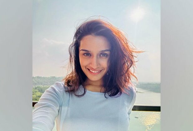 Shraddha Kapoor drops cute sun-kissed selfies, check out her hilarious caption