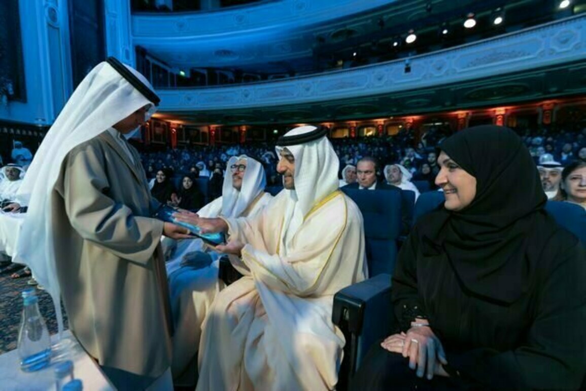 Sultan bin Ahmed honours SAEE's winners
