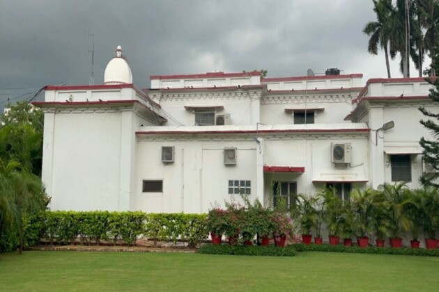 UP: Sandalwood tree worth lakhs stolen from KGMU Vice-Chancellor's official residence in Lucknow