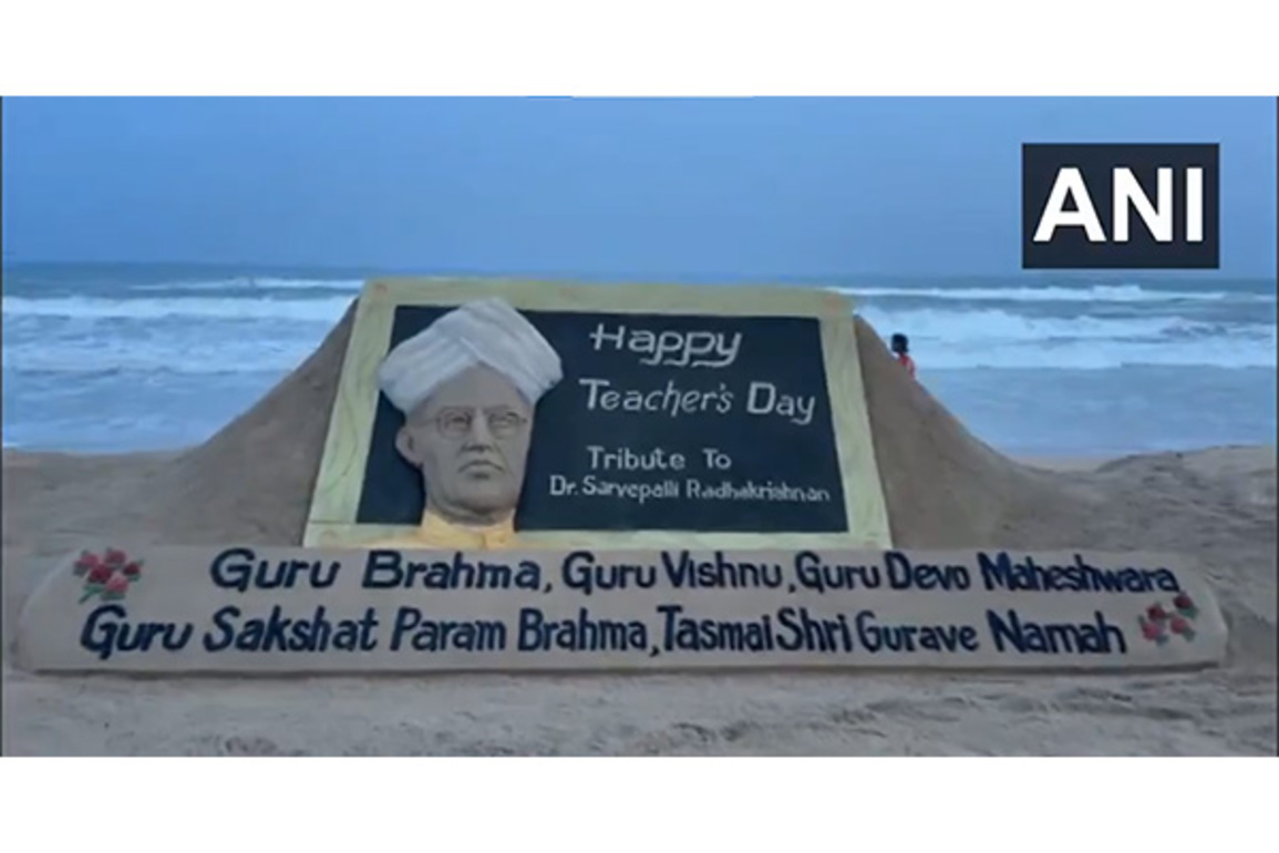 Sand Artist Sudarsan Pattnaik pays tribute to former President Radhakrishnan with sand art on Teachers Day