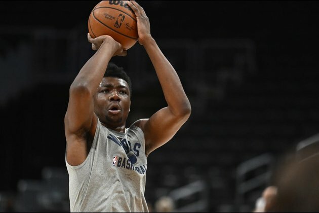 Reports: Lakers sign C Thomas Bryant to one-year deal