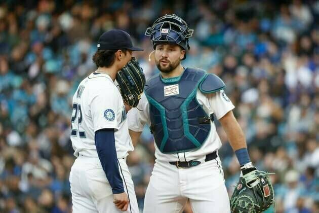 Mariners' bats back Bryan Woo's effort, rout Rangers