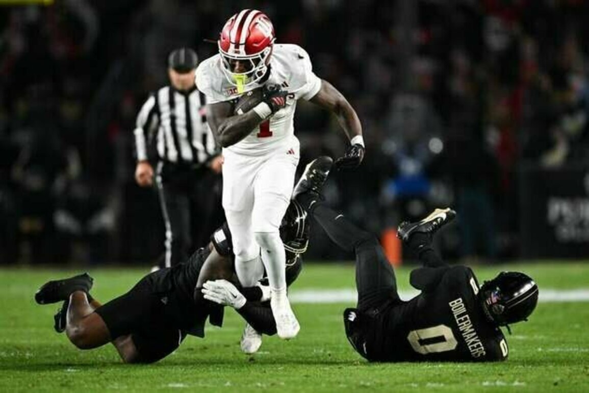 No. 2 Indiana hammers Purdue, books spot in Big Ten title game