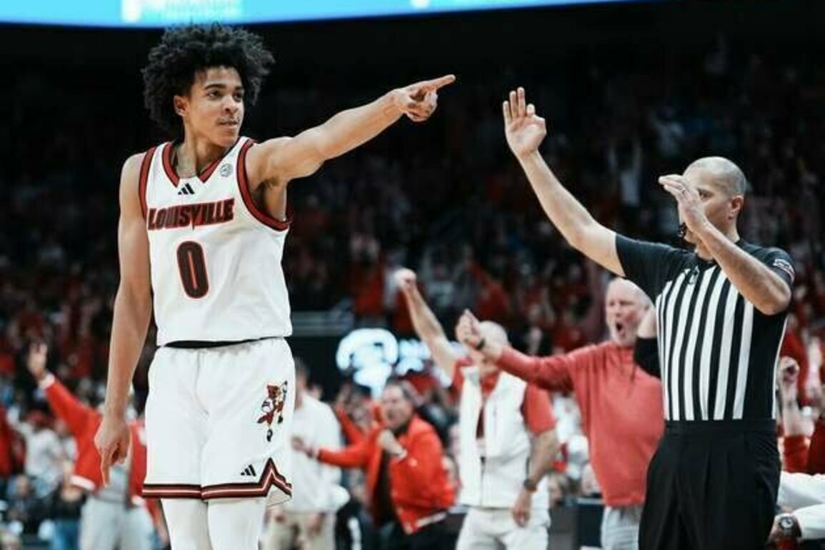 No. 6 Louisville rafts into Ohio River rival territory to tackle Cincinnati