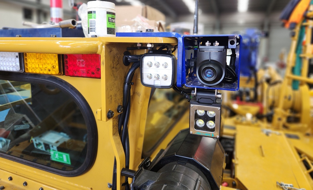 Camera vision hybrid loader