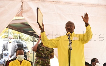 Museveni azzizzaayo empapula z'okuvuganya ku bwa pulezidenti ku tikiti ya NRM