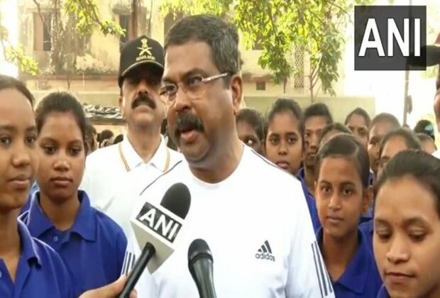 Odisha: Union Minister Dharmendra Pradhan interacts with Agniveer aspirants in Sambalpur