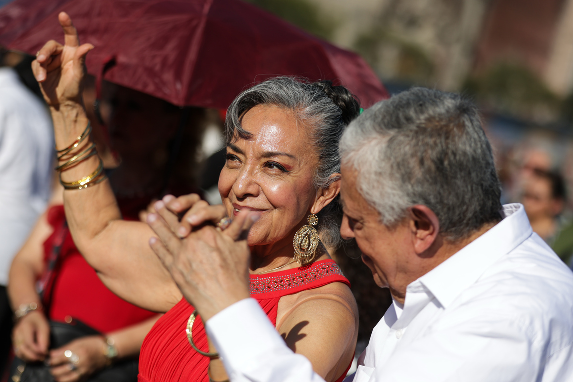 MEXICO-MEXICO CITY-DANZON DANCE