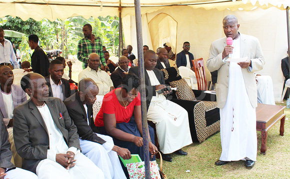Katikkiro w'ekika ky'Enkima Micheal Sserubidde ng'ayogerako eri abazzukulu. EKIF: LAWRENCE KIZITO Katikkiro w'ekika ky'Enkima Micheal Sserubidde ng'ayogerako eri abazzukulu. EKIF: LAWRENCE KIZITO