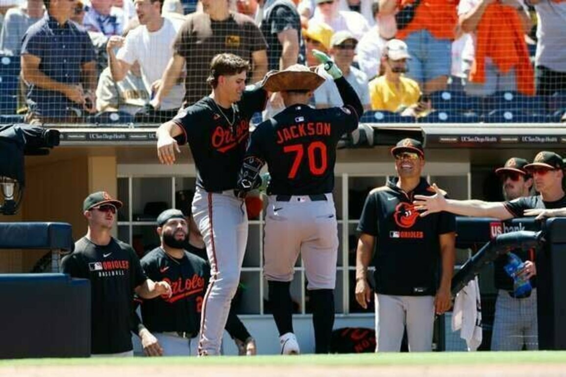 Back-to-back-to-back blasts power Orioles past Padres