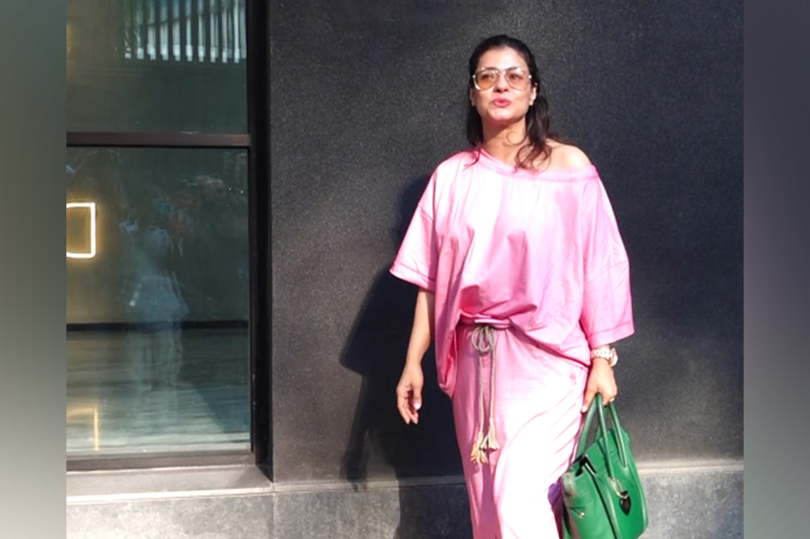 Kajol, Tanuja come together to watch Ajay Devgn's film 'De De Pyaar De 2'