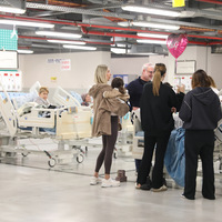 (SpotNews) ISRAEL-TEL AVIV-PATIENTS-TRANSFERRED TO SHELTERS