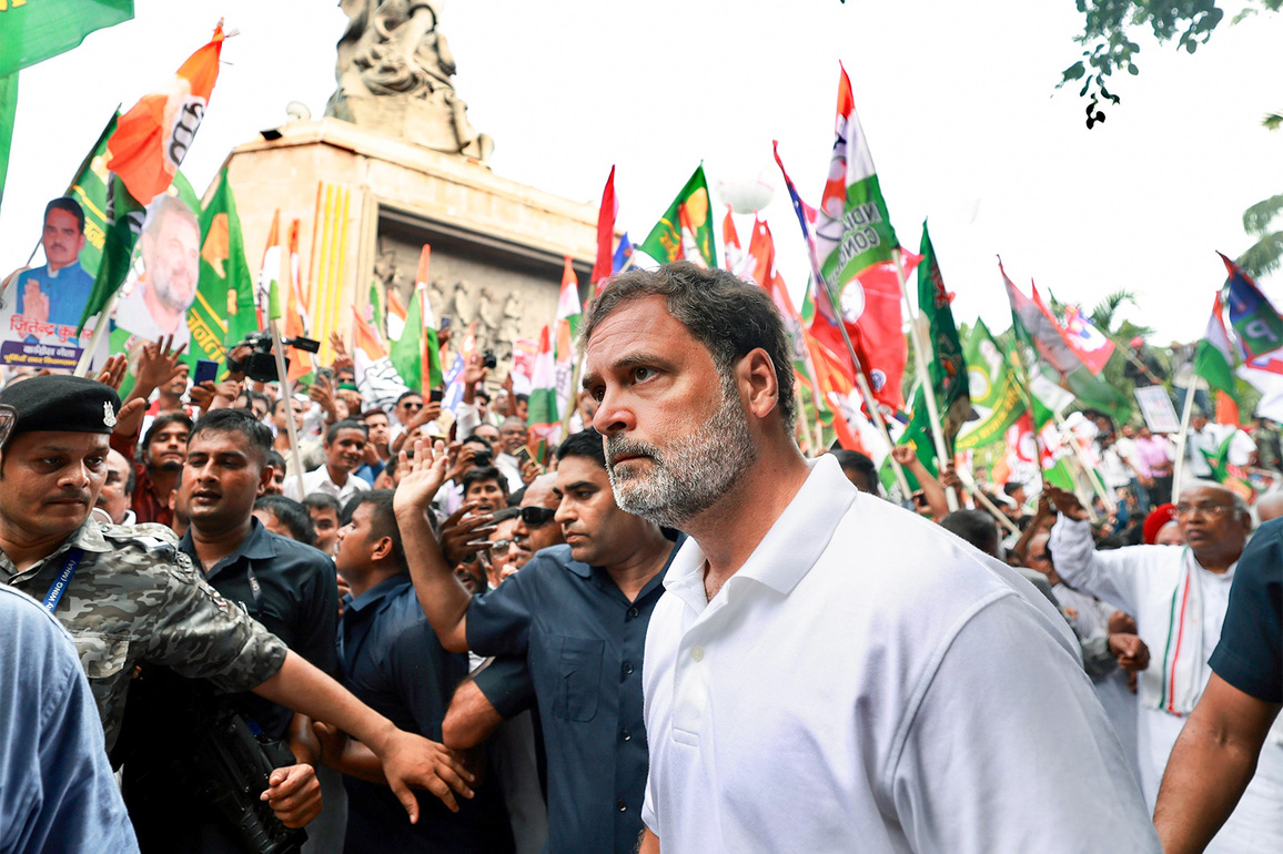 "Engage in dialogue, stop politics of violence and fear": Rahul Gandhi urges centre on Leh issue