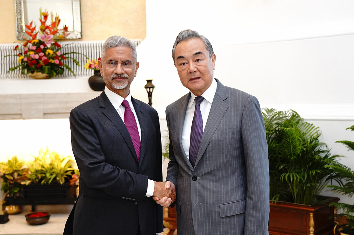 India-China relations showing positive trend toward returning to cooperation, says Wang Yi