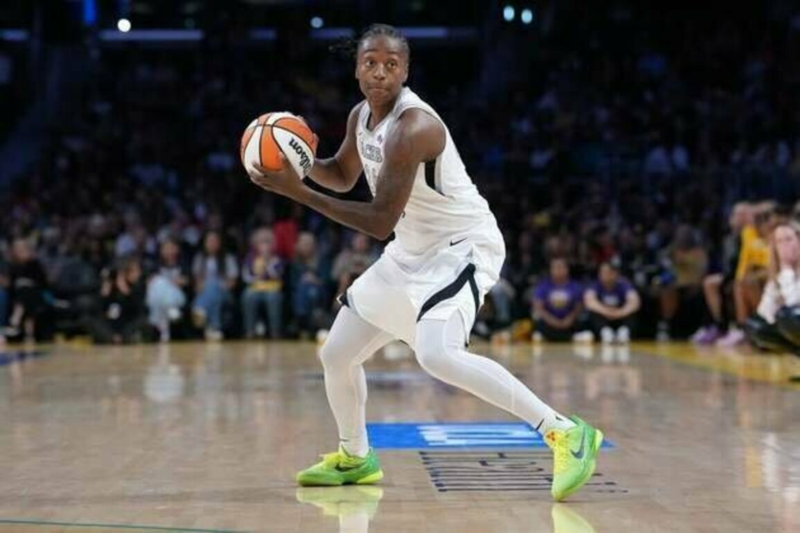 Jewell Loyd catches fire, Aces bounce back vs. Valkyries