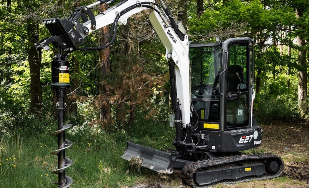 Bobcat’s new generation of robust and reliable auger drives comprises the 11H, 28H, 28LH, 33H and 55LH models