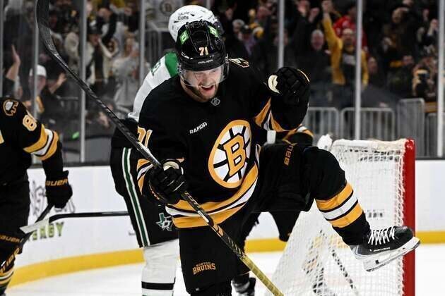 NHL roundup: Viktor Arvidsson posts hat trick as Bruins extend win streak