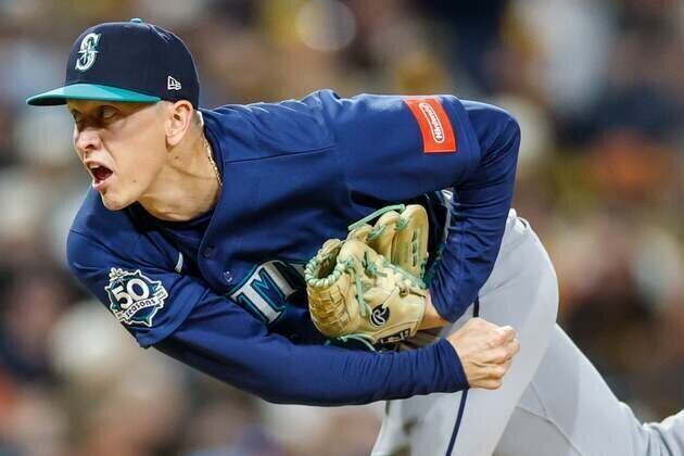 Rays acquire RHP Casey Legumina from Mariners