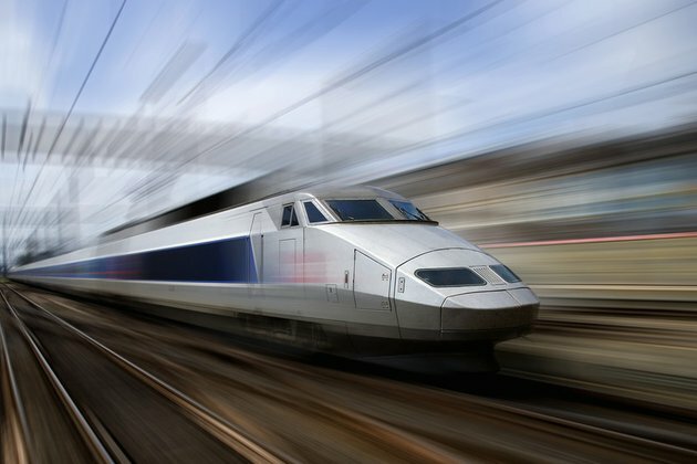 US economy heading for train wreck, billionaire warns