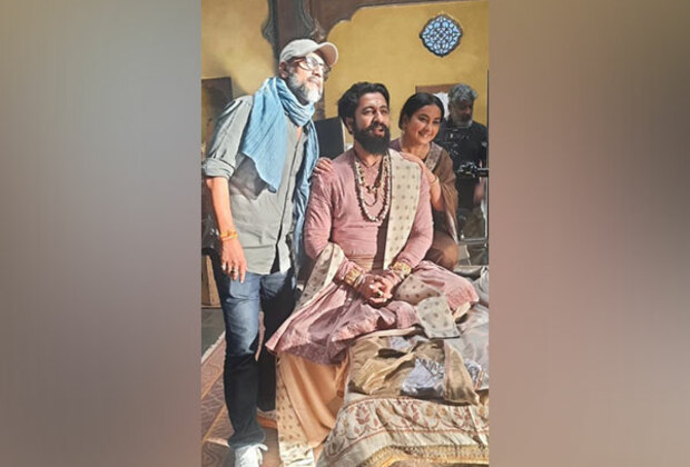 Divya Dutta drops BTS photos with Vicky Kaushal, Laxman Utekar from 'Chhaava' sets