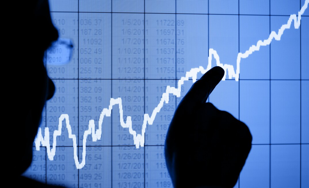 Gold lights fire on ASX as lithium stocks take a bath