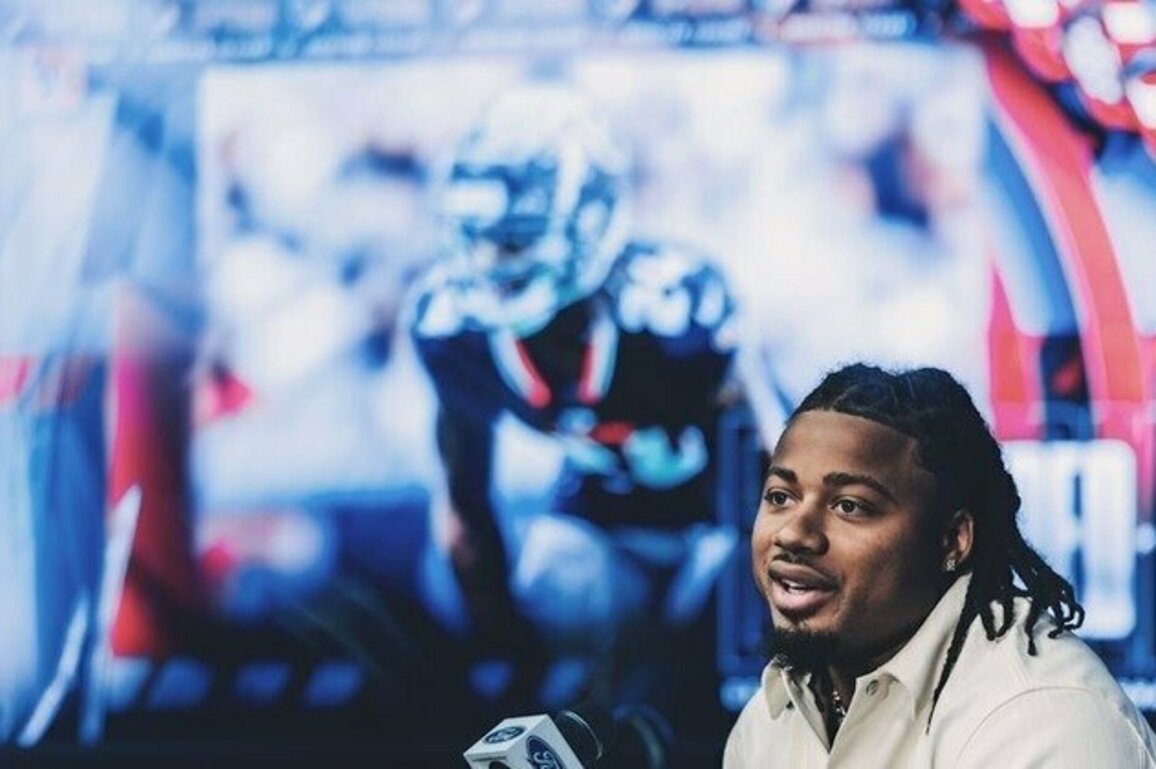 Sting in studio to talk contract and football | Texans Radio 🎙